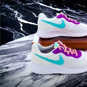 NEW Nike Tanjun White Pink Blue Size 7.5